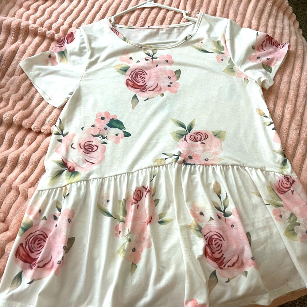 Floral maternity top size medium